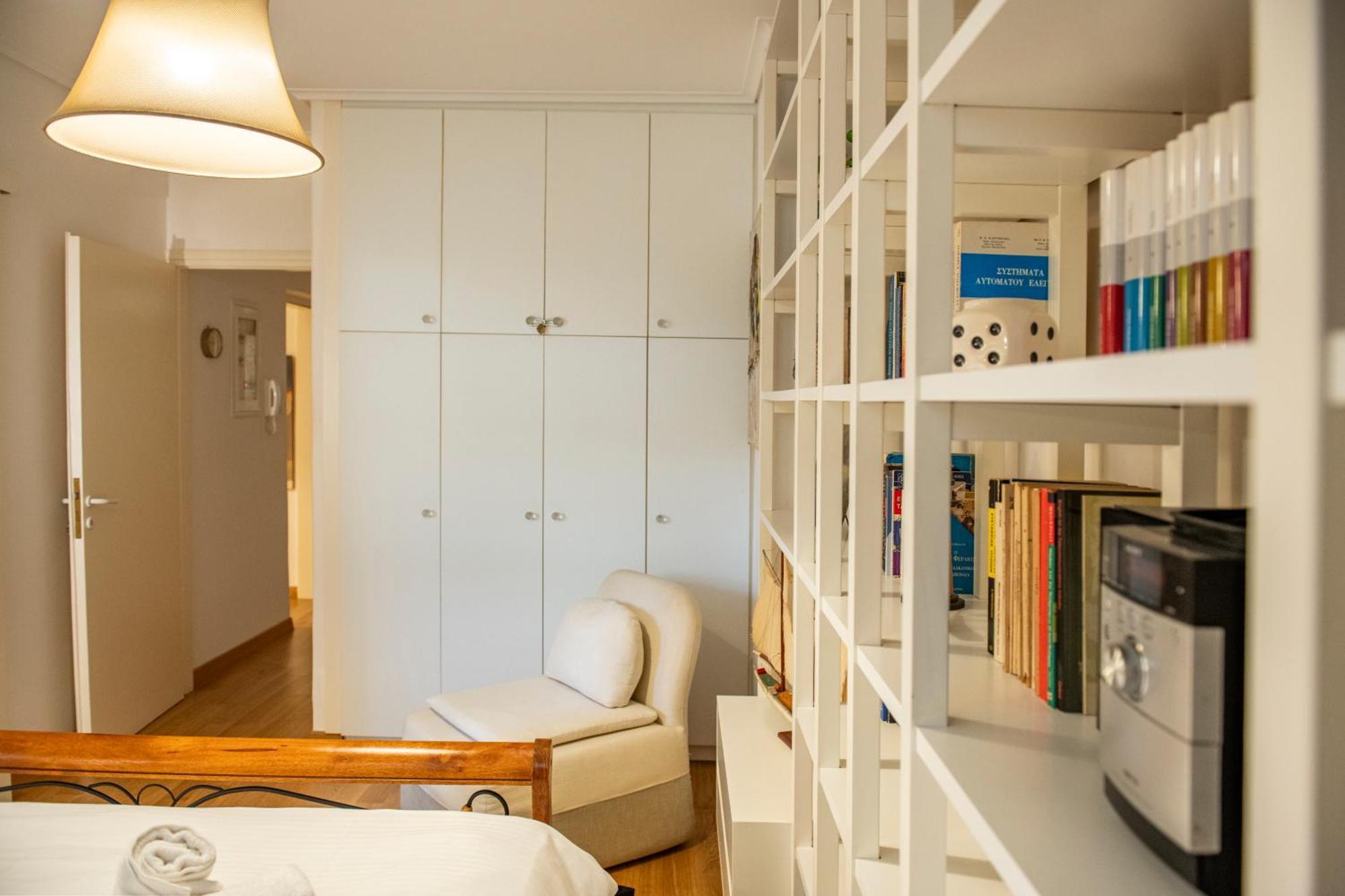 Apartment Renovated Under The Hill Of Philopapus
